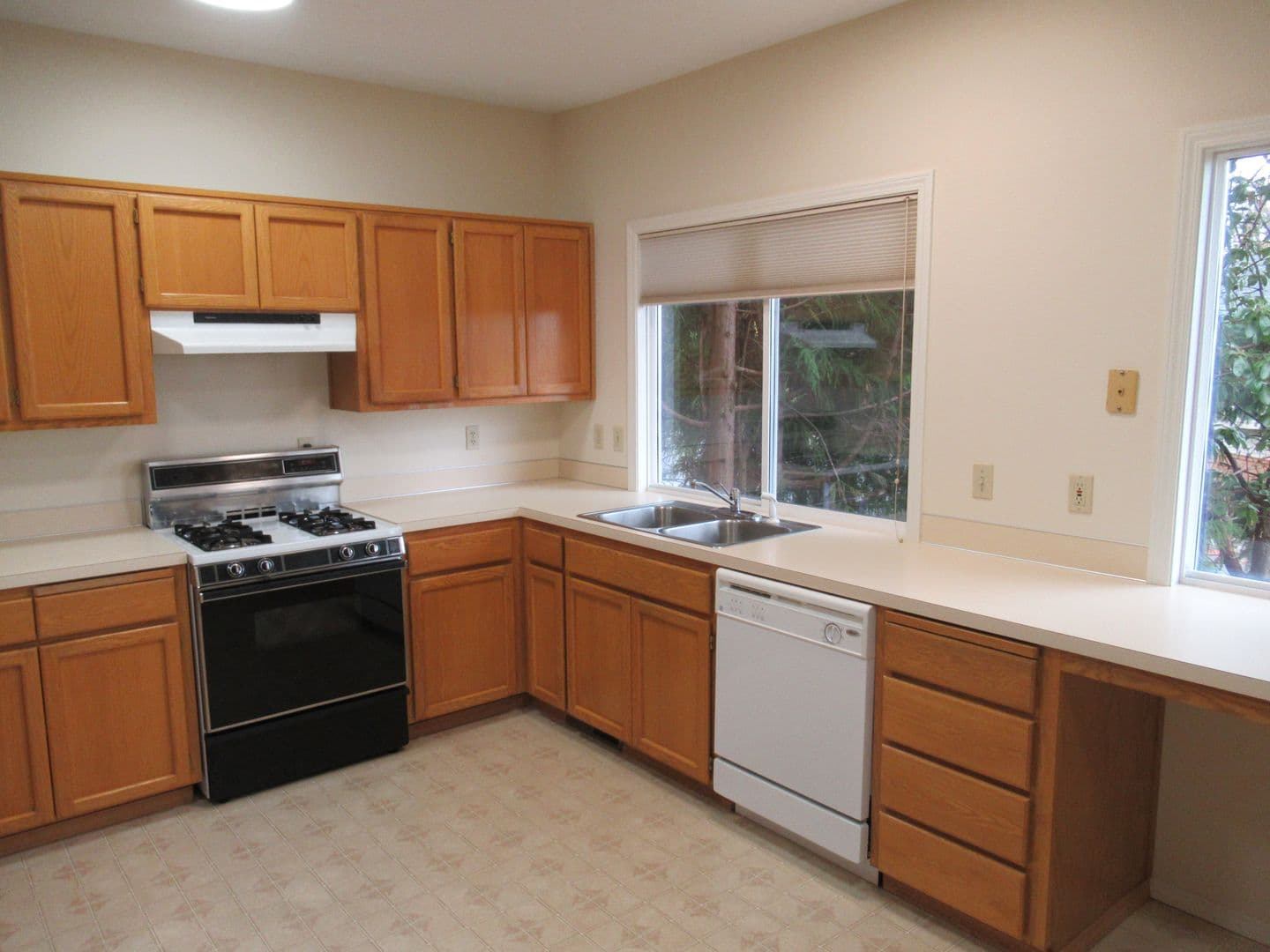 Salem House: 1741 Sunburst Terrace NW