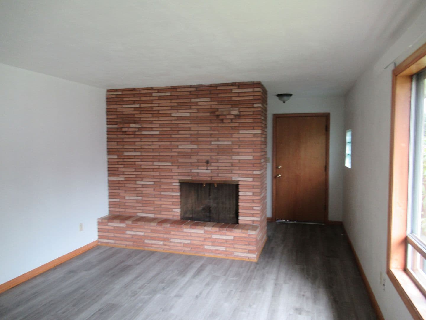 Salem House: 1690 D Street NE