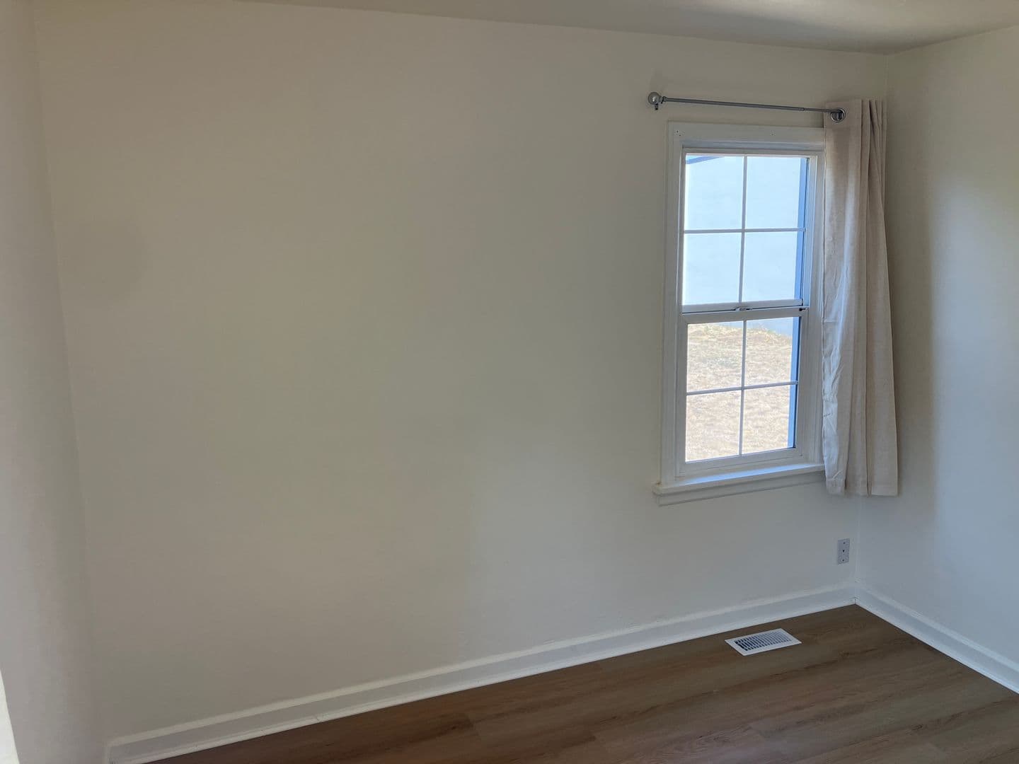Salem House: 1165 Oxford St SE