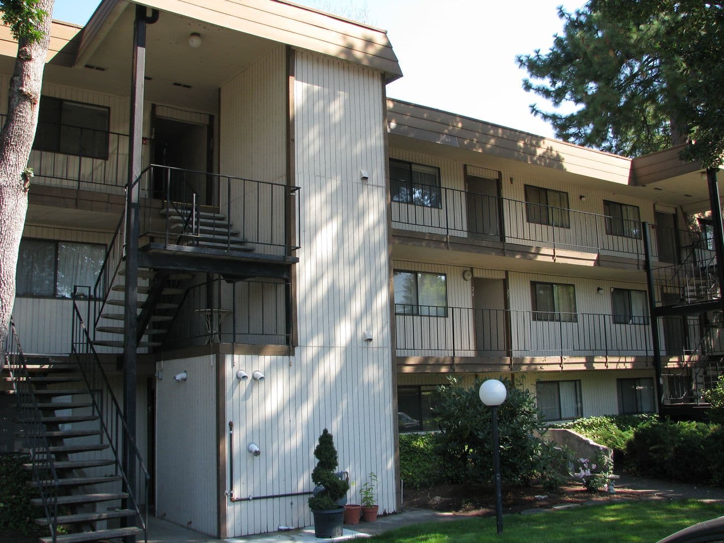 Salem Apartment: 728 Church Street NE #37