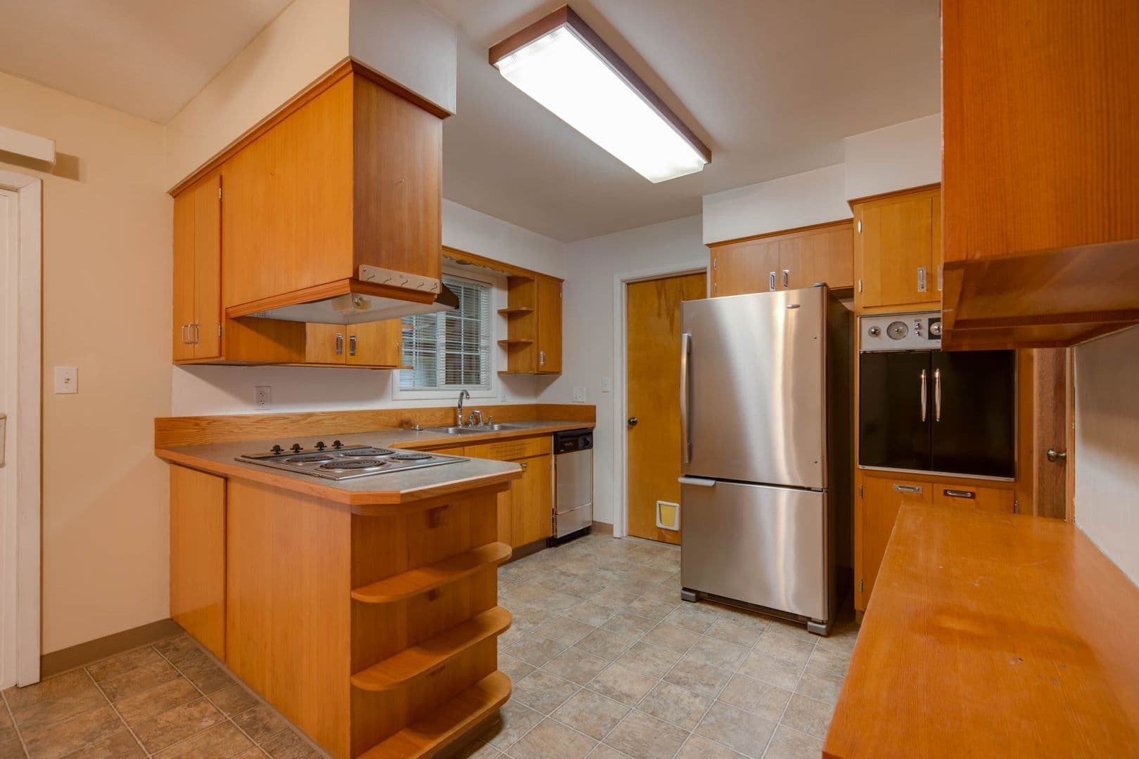 Salem House: 1040 Larkspur Lane NW