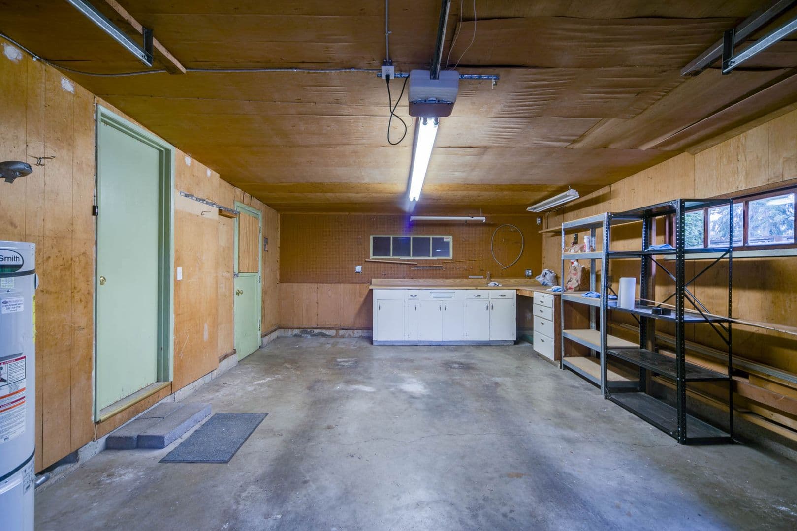 Salem House: 1040 Larkspur Lane NW