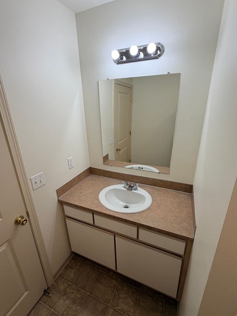 Keizer Apartment: 4995 Delight St N #201