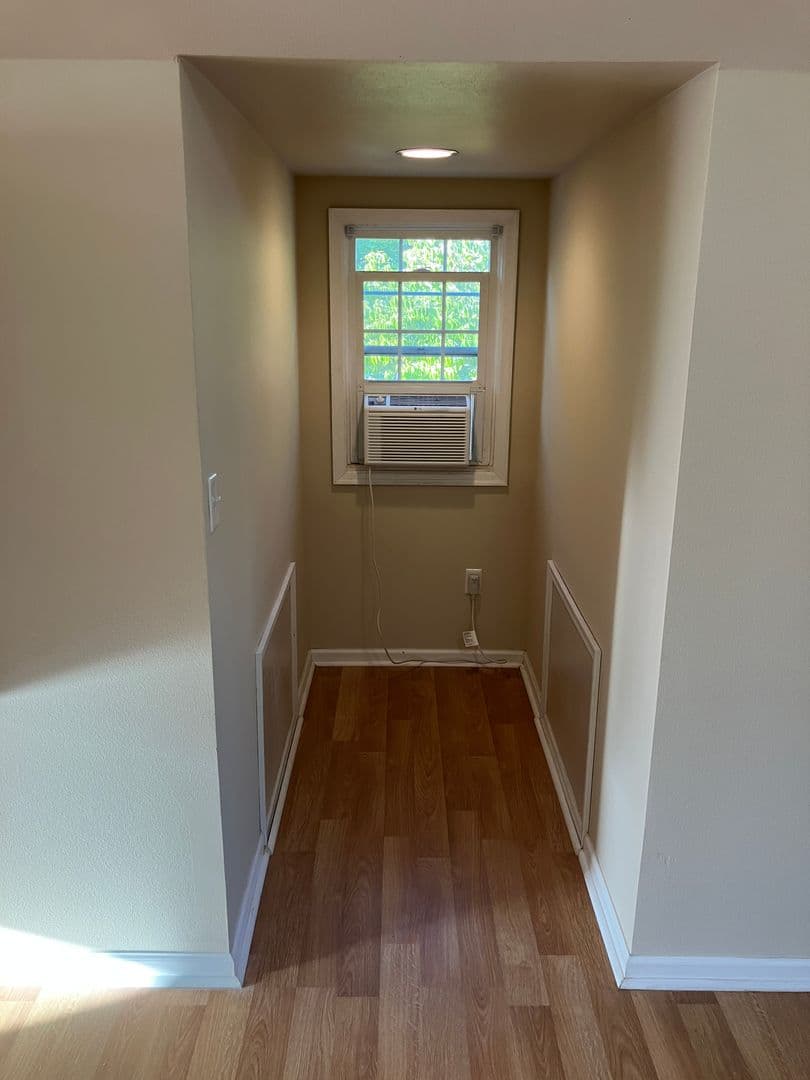 Salem House: 1710 Norway St NE