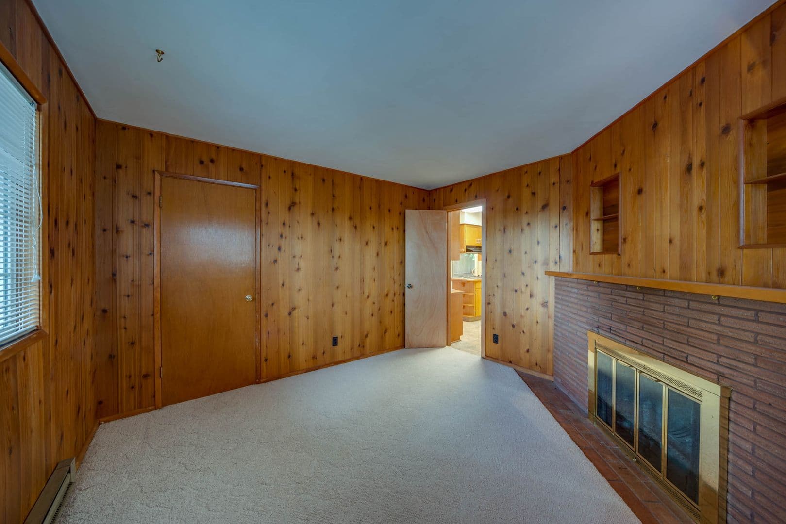 Salem House: 1040 Larkspur Lane NW