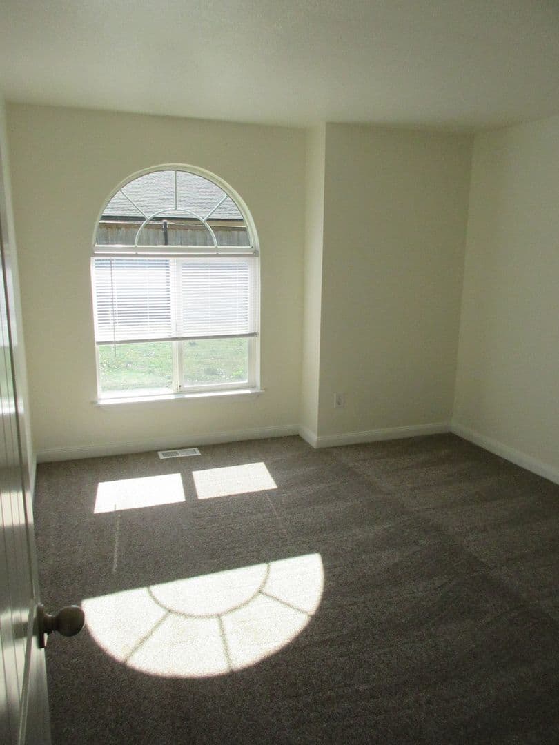 Salem House: 4273 Blazing Star Ct NE