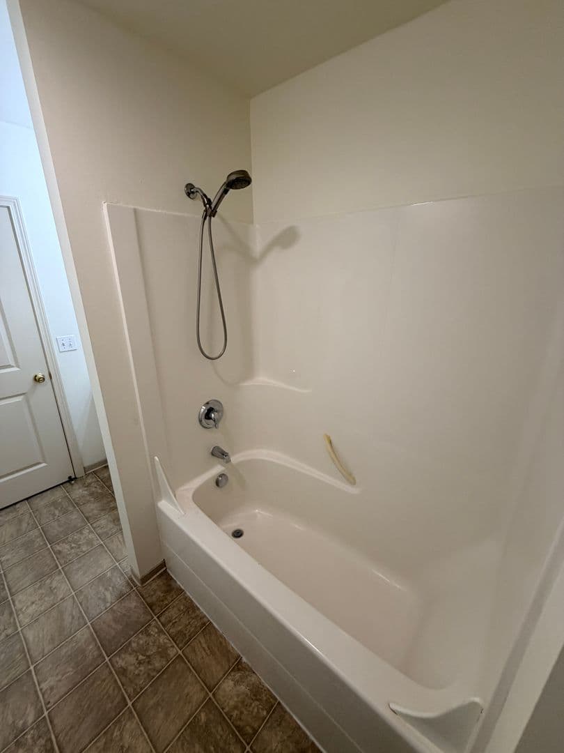 Keizer Apartment: 4995 Delight St N #201