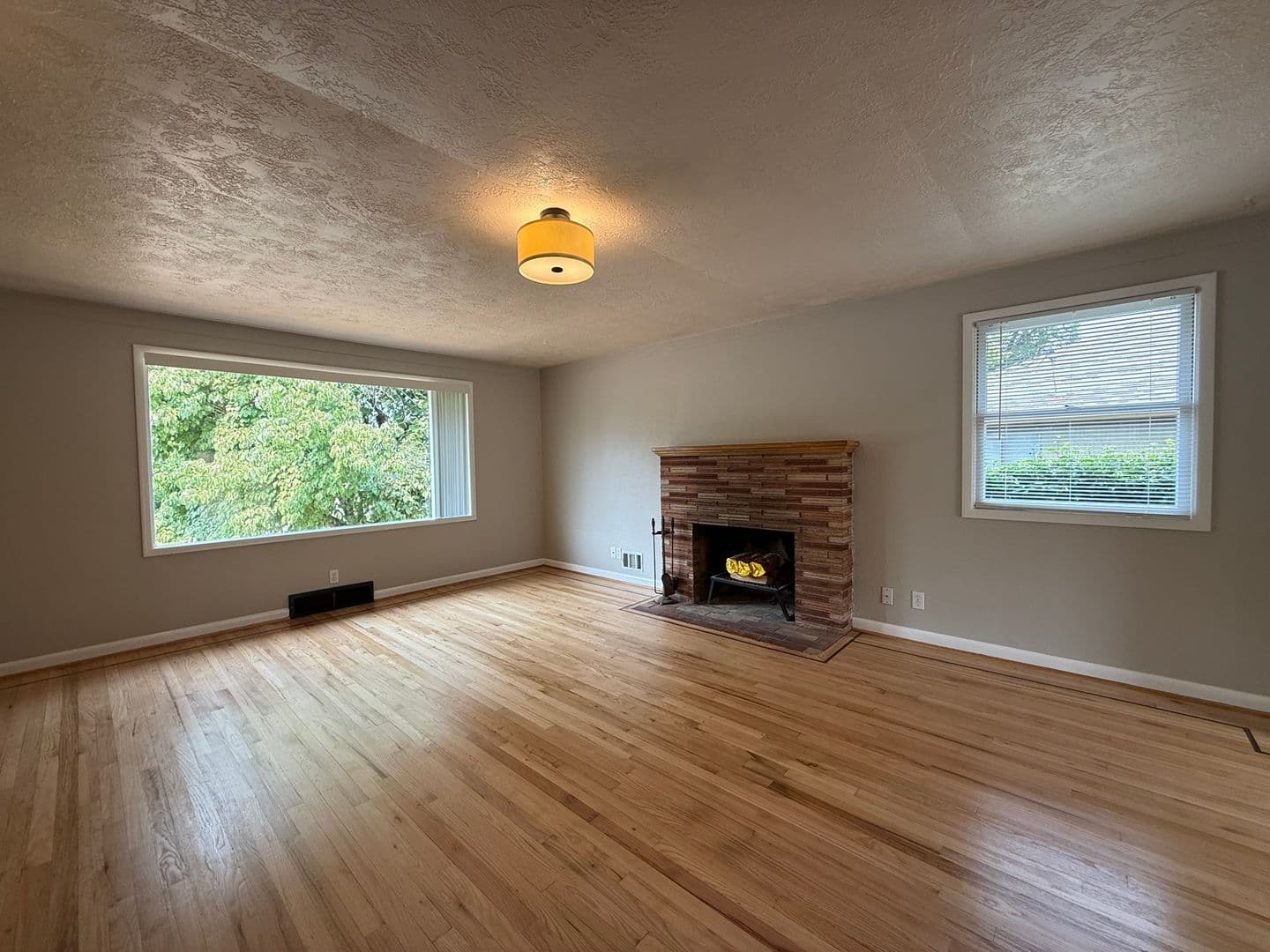 Salem House: 2530 Summer St SE