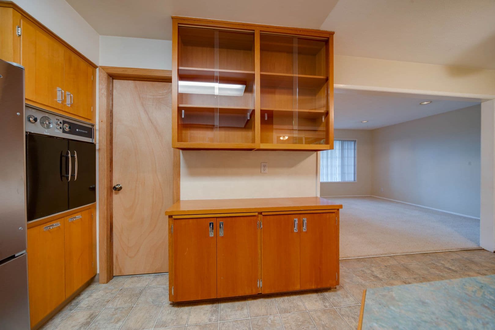 Salem House: 1040 Larkspur Lane NW