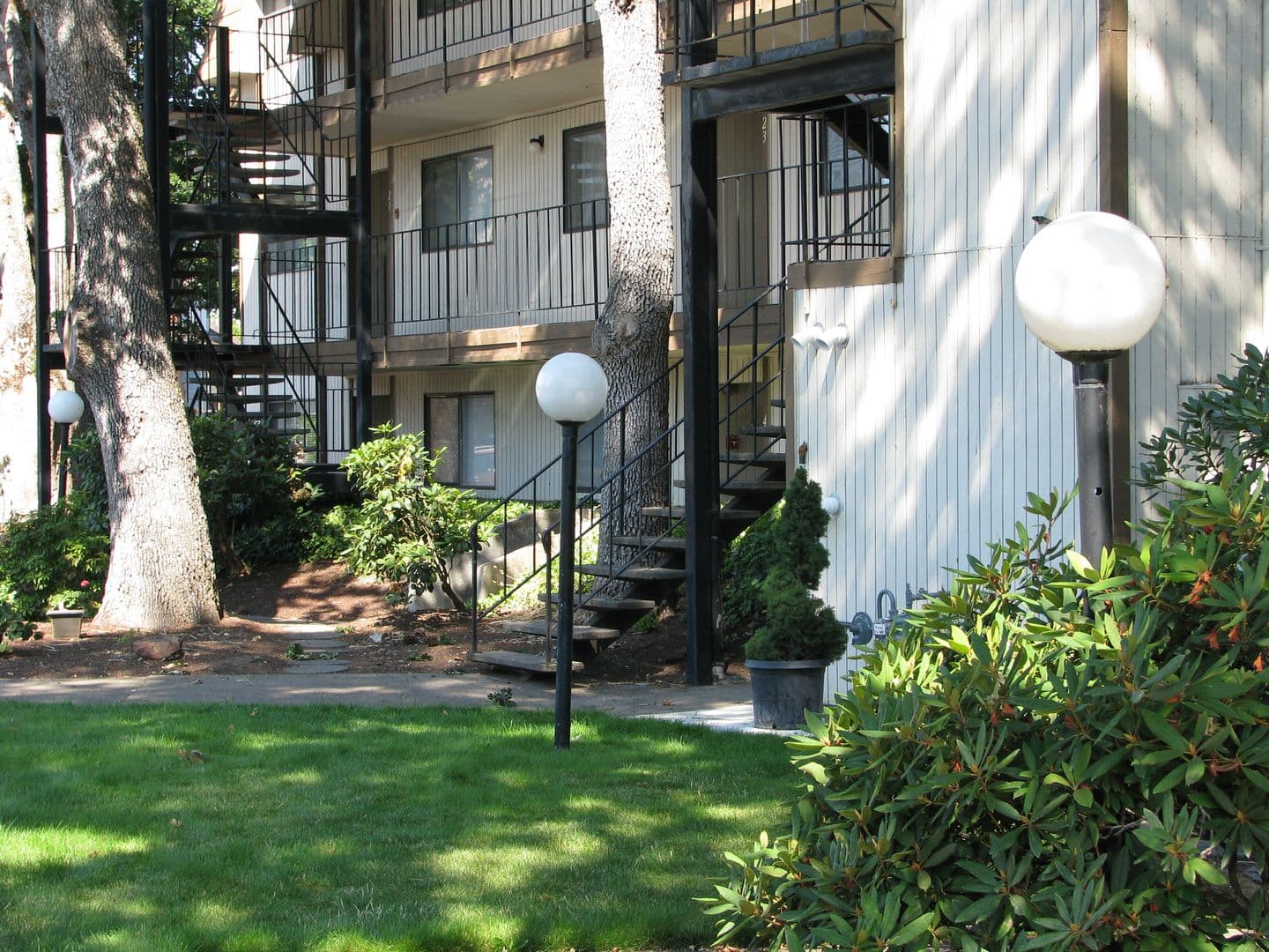 Salem Apartment: 728 Church Street NE #37