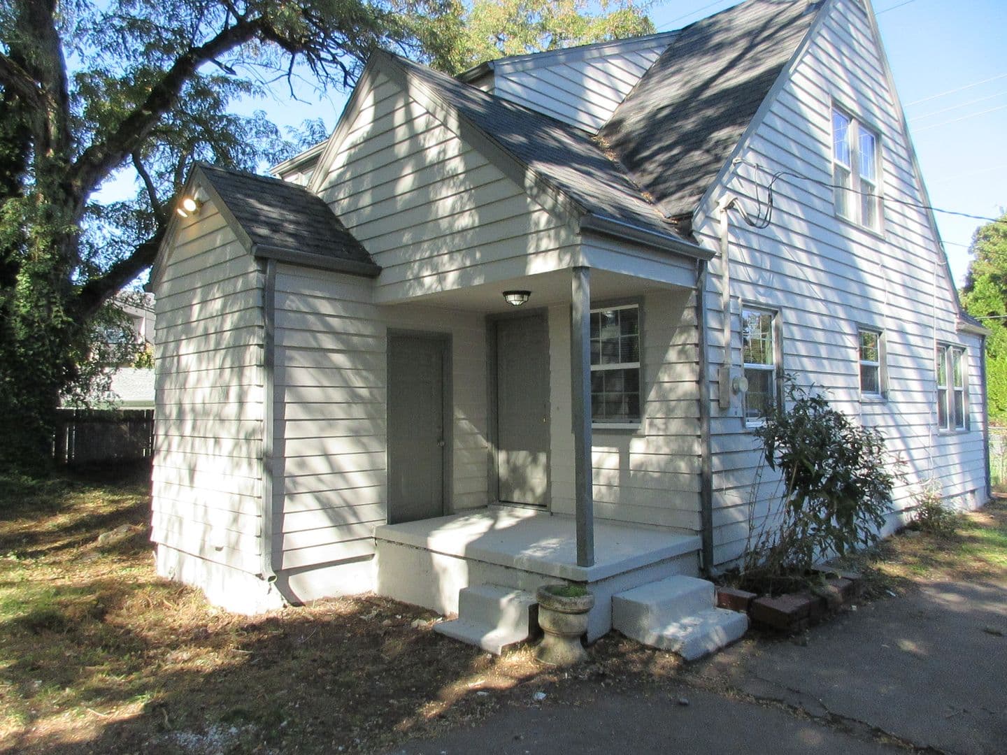Salem House: 2810 Claxter Rd NE