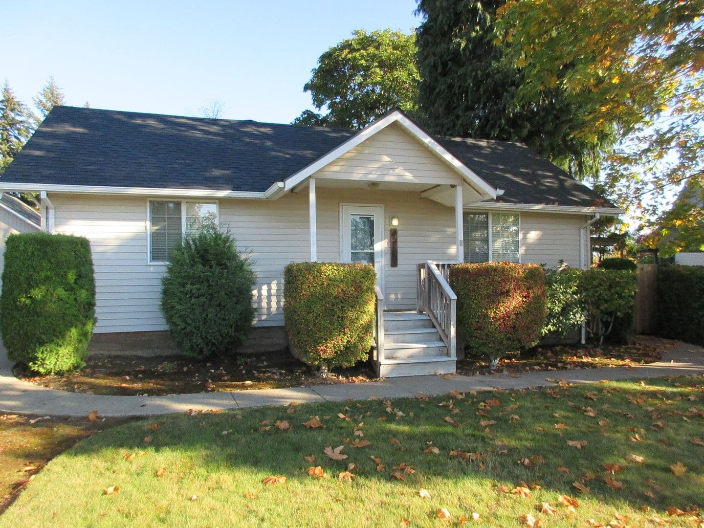Salem House: 4745 Skyline Rd S