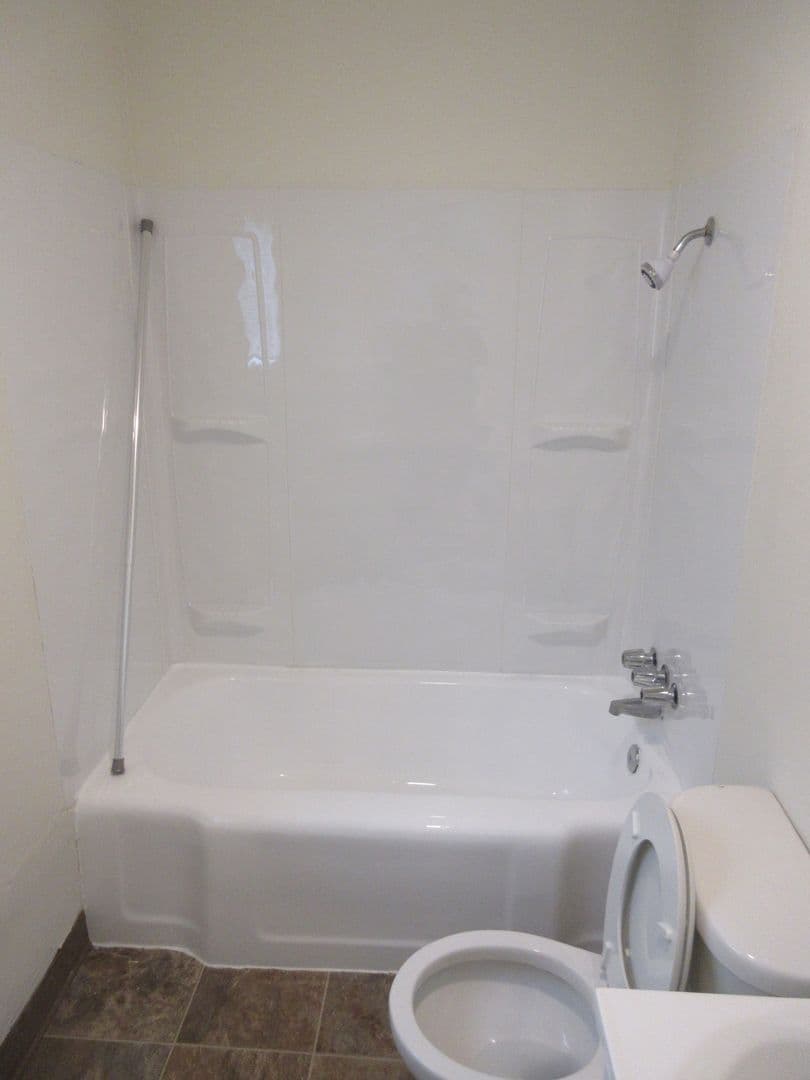 Salem Apartment: 2804 Claxter Rd NE