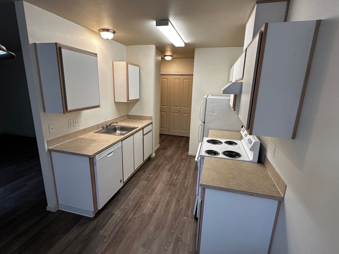Keizer Apartment: 4997 Delight St N #202