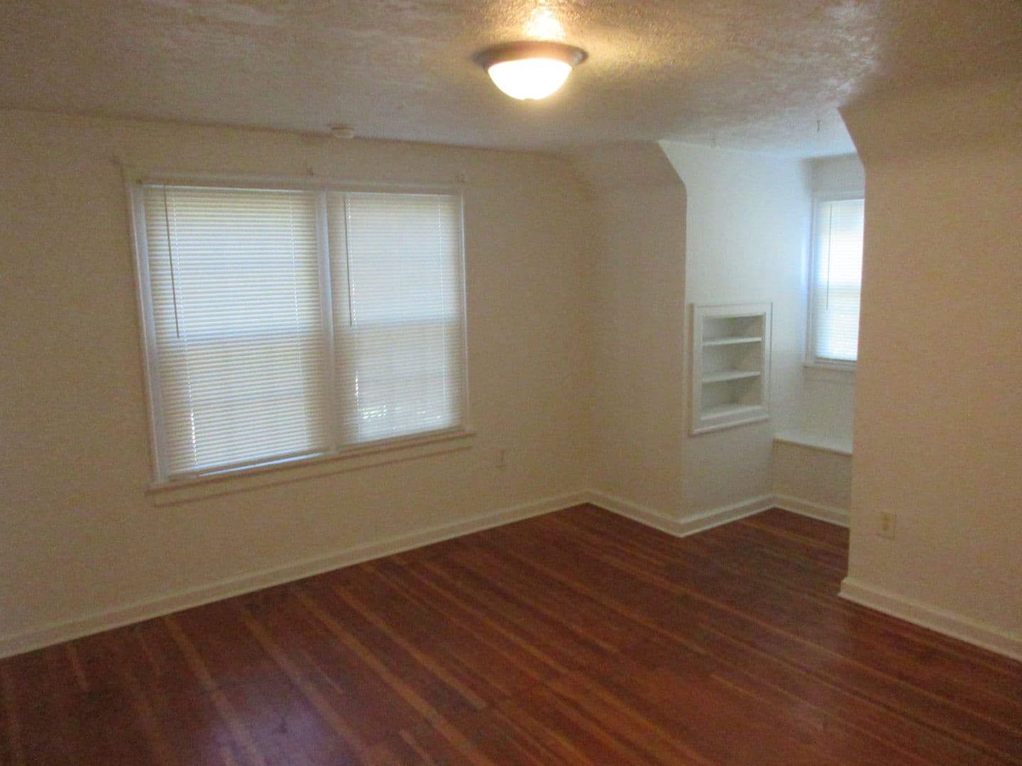 Salem House: 2810 Claxter Rd NE