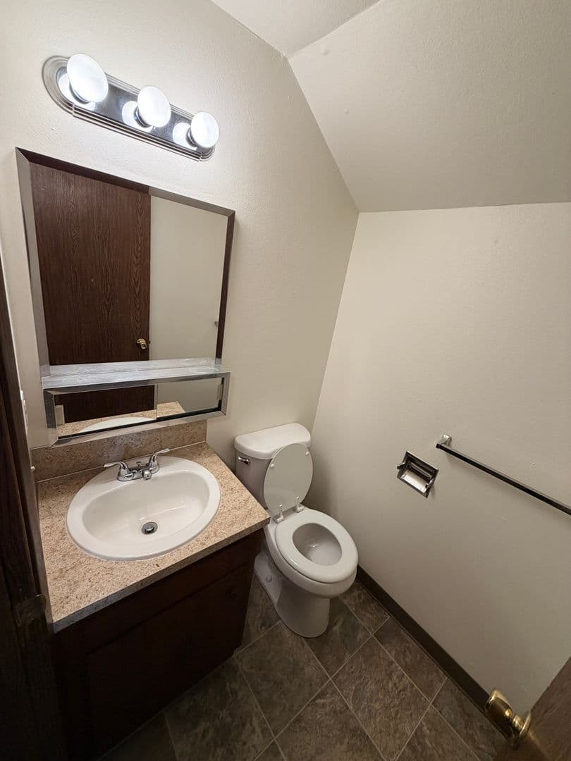 Salem Apartment: 1752 Salishan St. SE