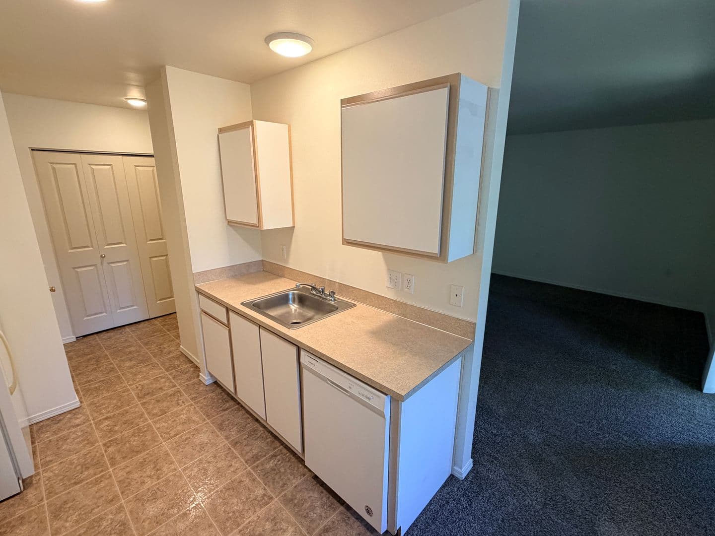 Keizer Apartment: 4995 Delight St N #201