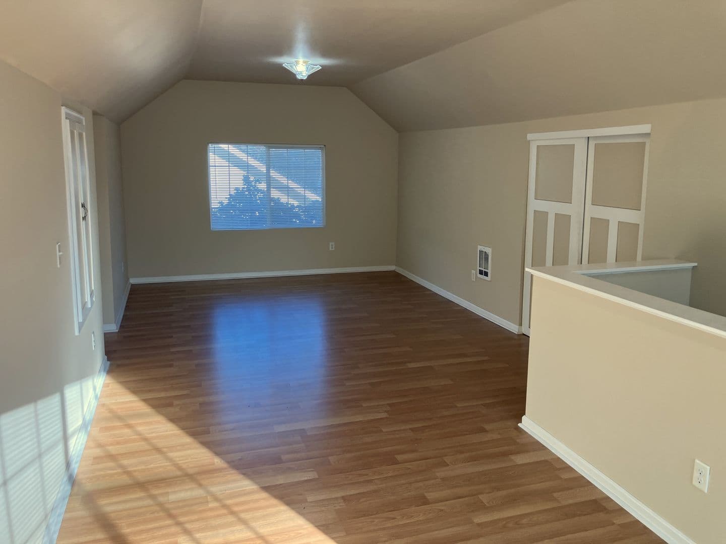 Salem House: 1710 Norway St NE
