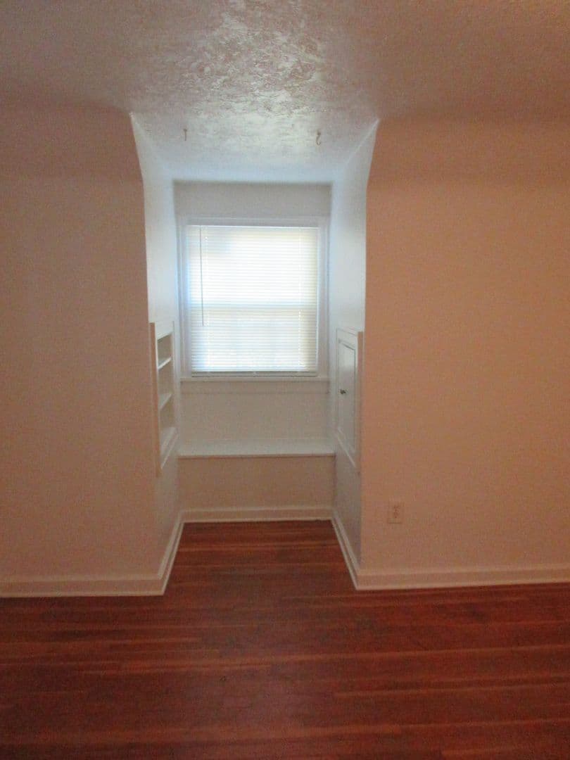Salem House: 2810 Claxter Rd NE