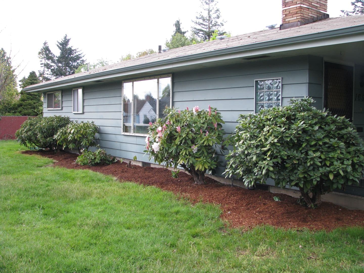 Salem House: 1690 D Street NE