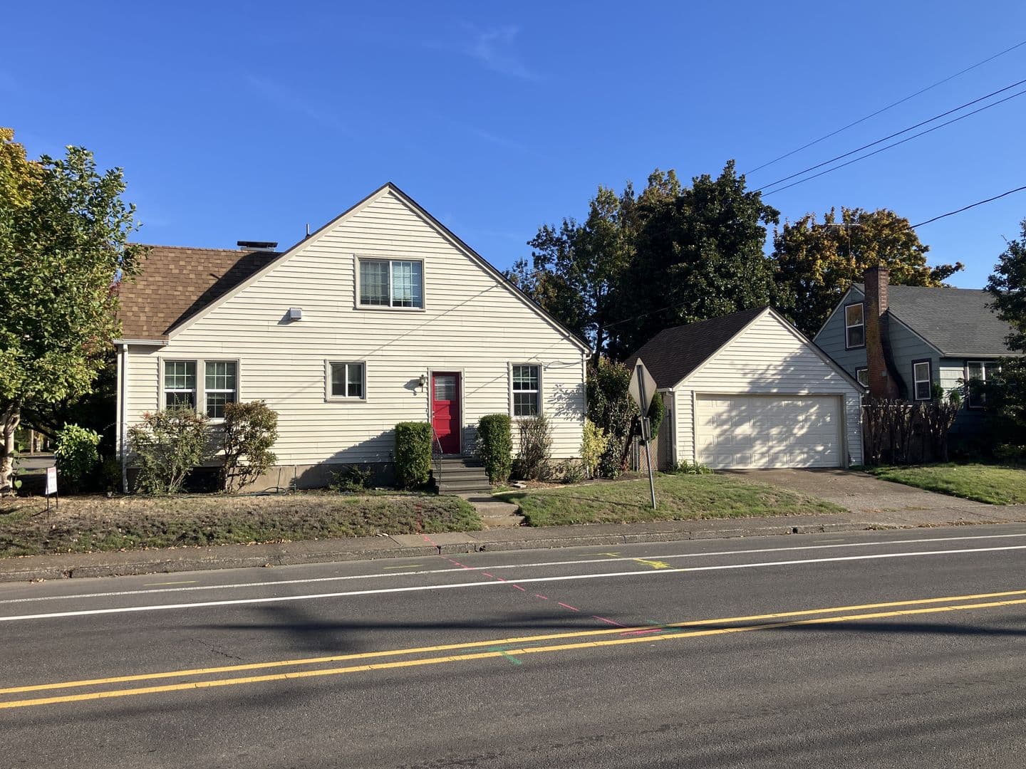 Salem House: 1710 Norway St NE