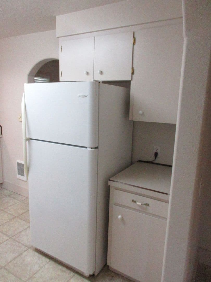 Salem House: 4745 Skyline Rd S
