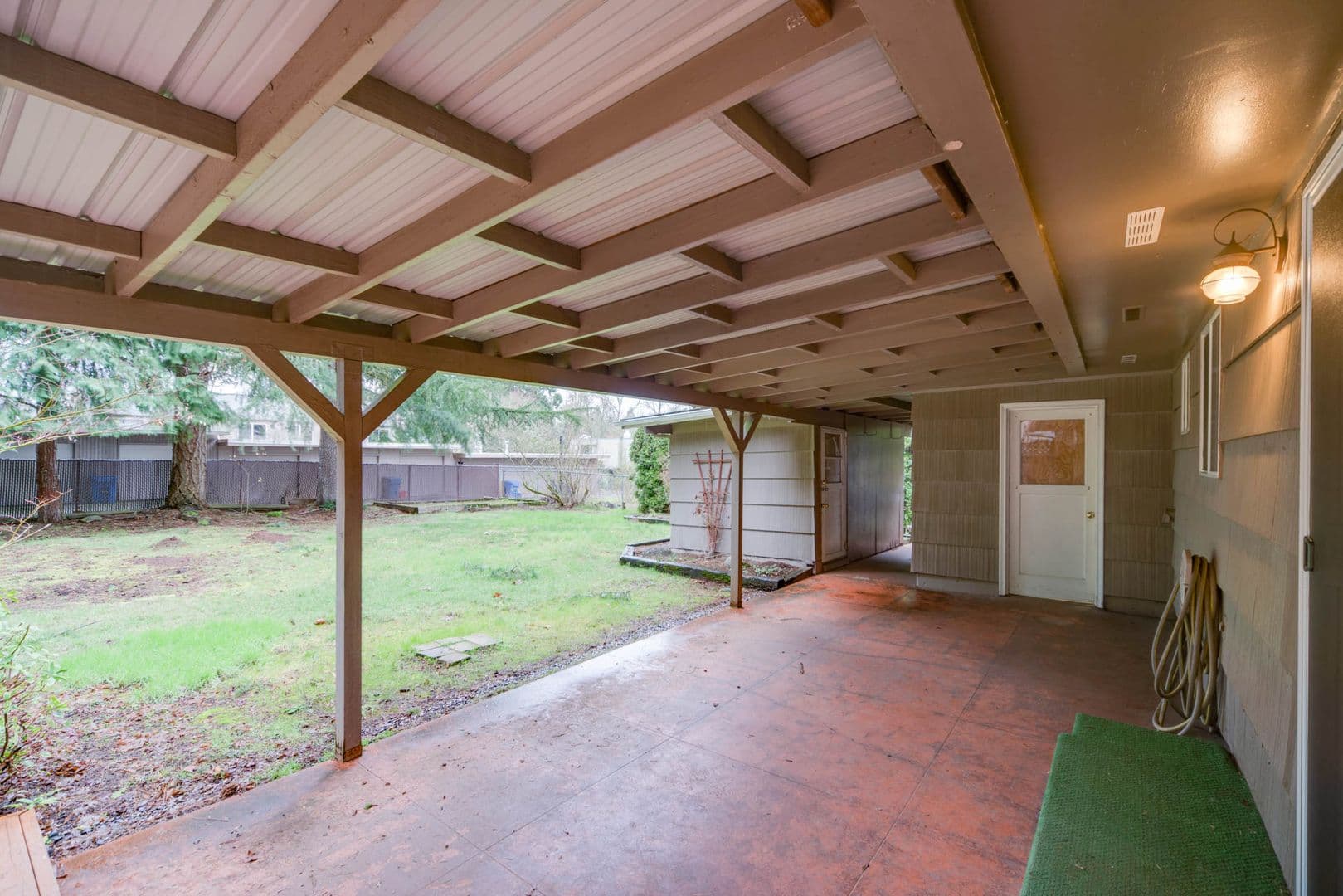 Salem House: 1040 Larkspur Lane NW