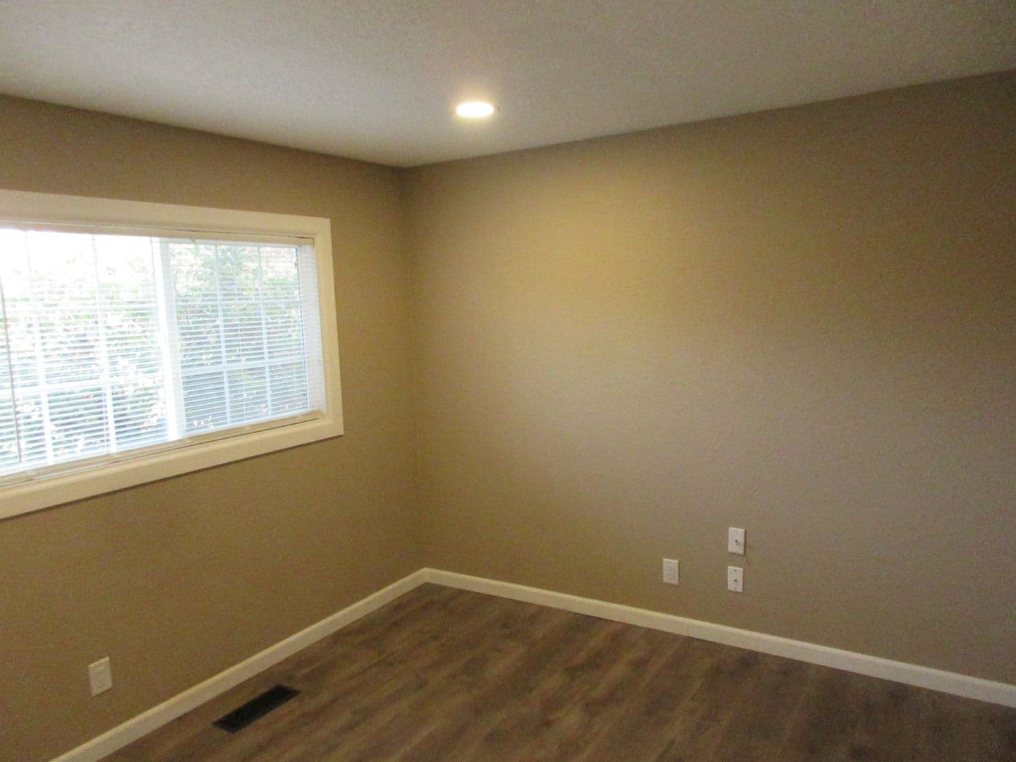 Salem House: 1340 Elser Dr SE