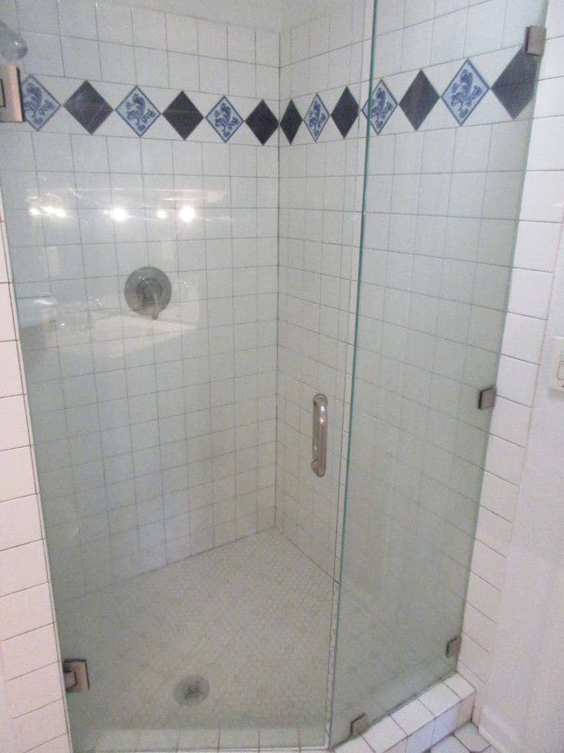 Salem House: 2810 Claxter Rd NE