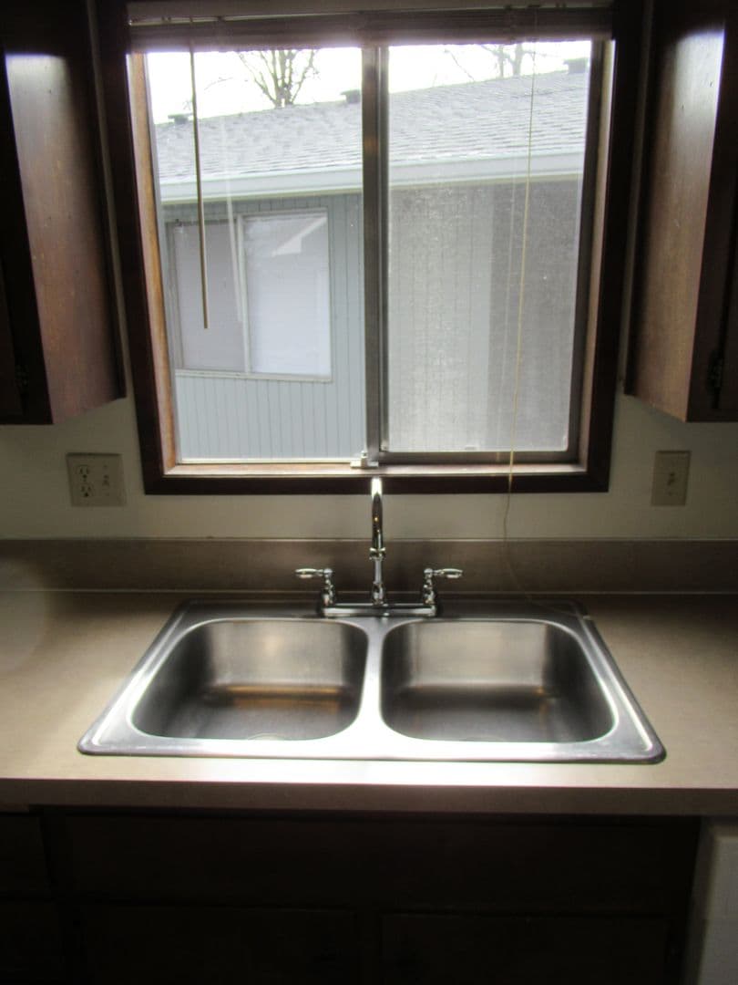 Salem Apartment: 1115 Waller St SE