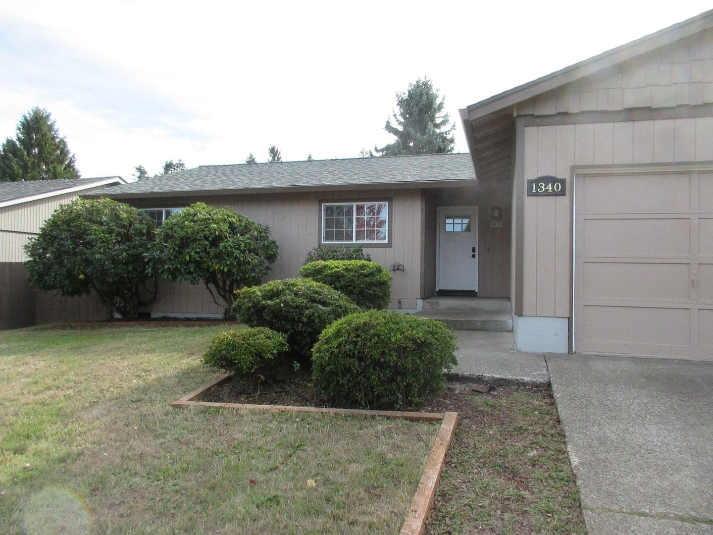 Salem House: 1340 Elser Dr SE