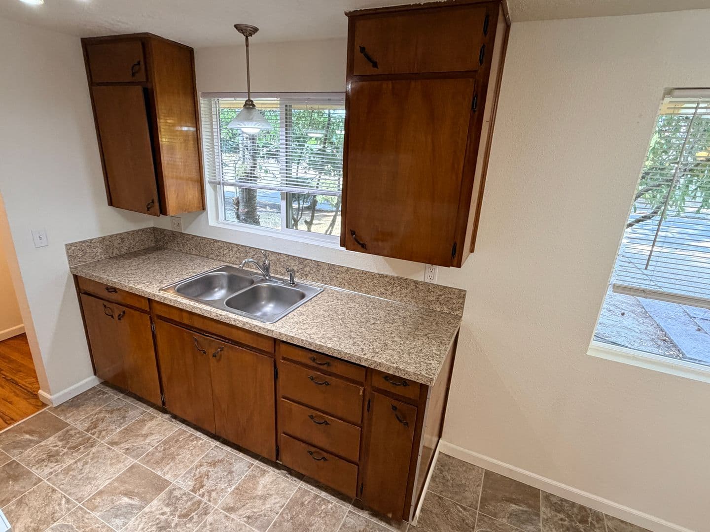 Salem House: 2520 Stortz Ave NE
