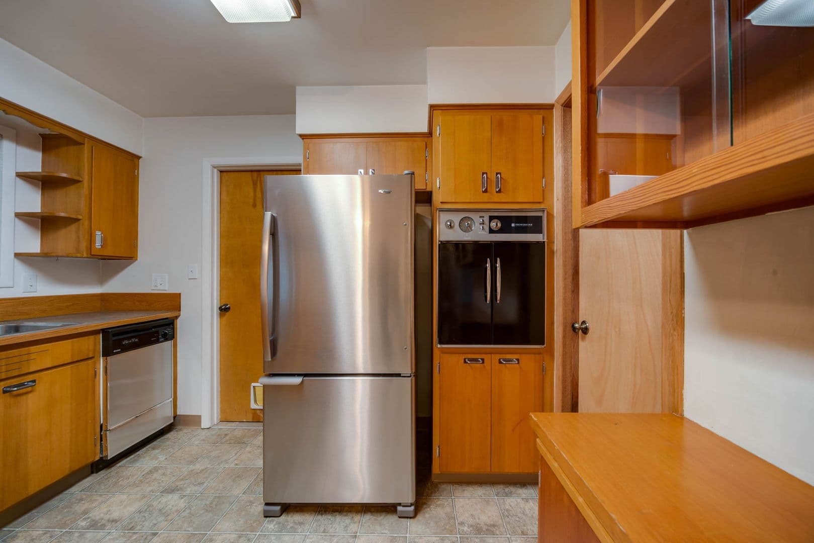 Salem House: 1040 Larkspur Lane NW