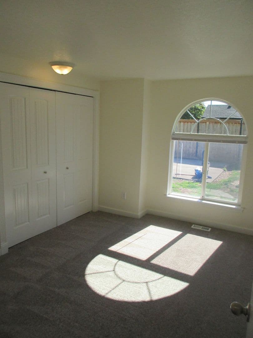 Salem House: 4273 Blazing Star Ct NE