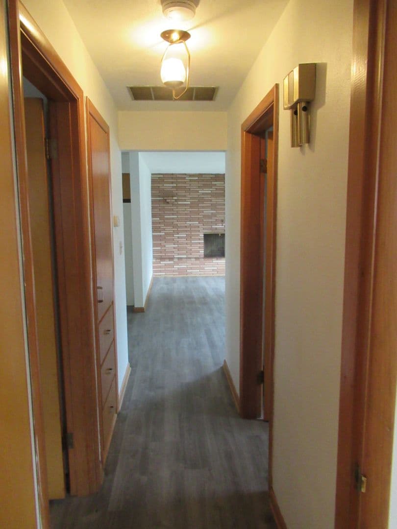 Salem House: 1690 D Street NE