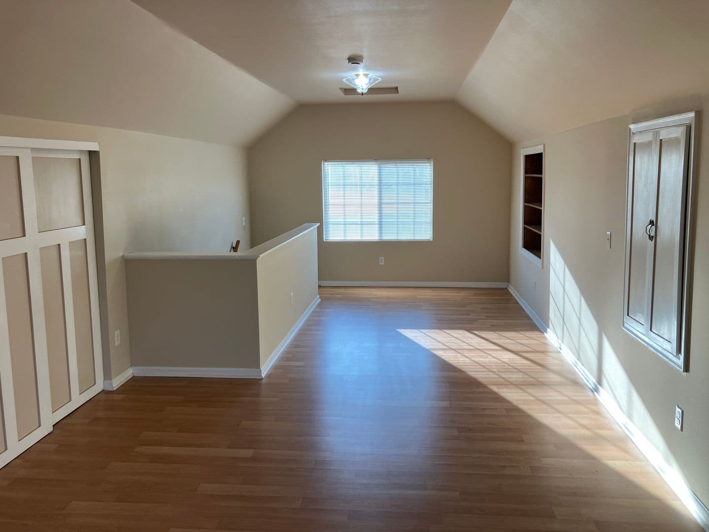 Salem House: 1710 Norway St NE