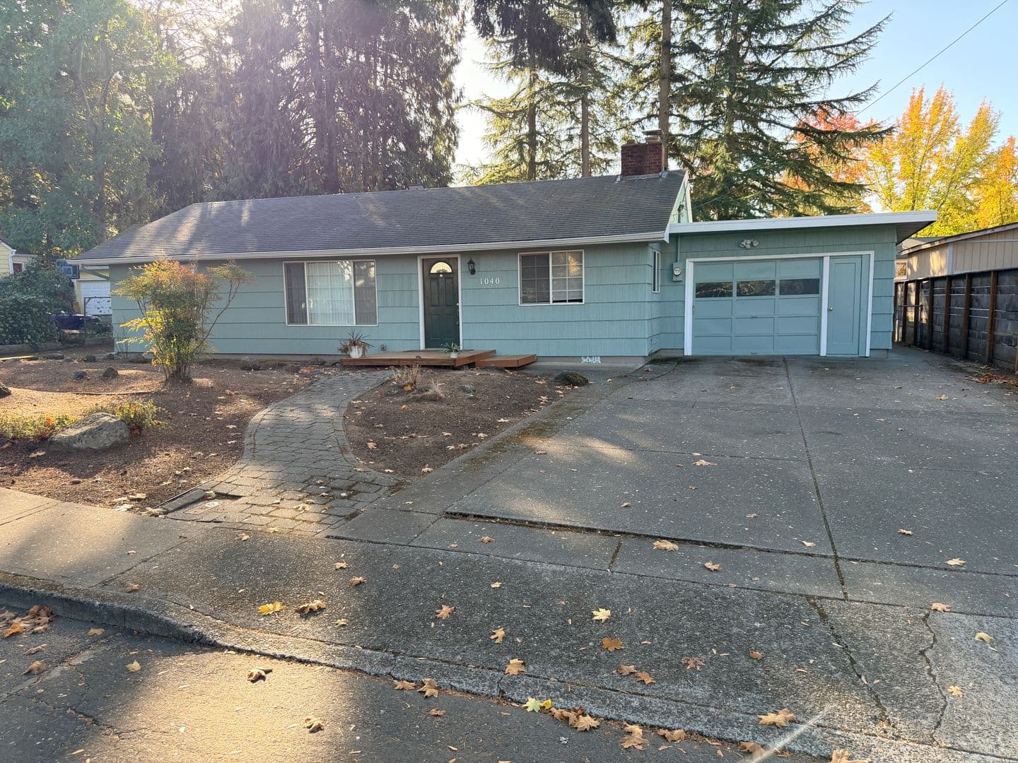 Salem House: 1040 Larkspur Lane NW