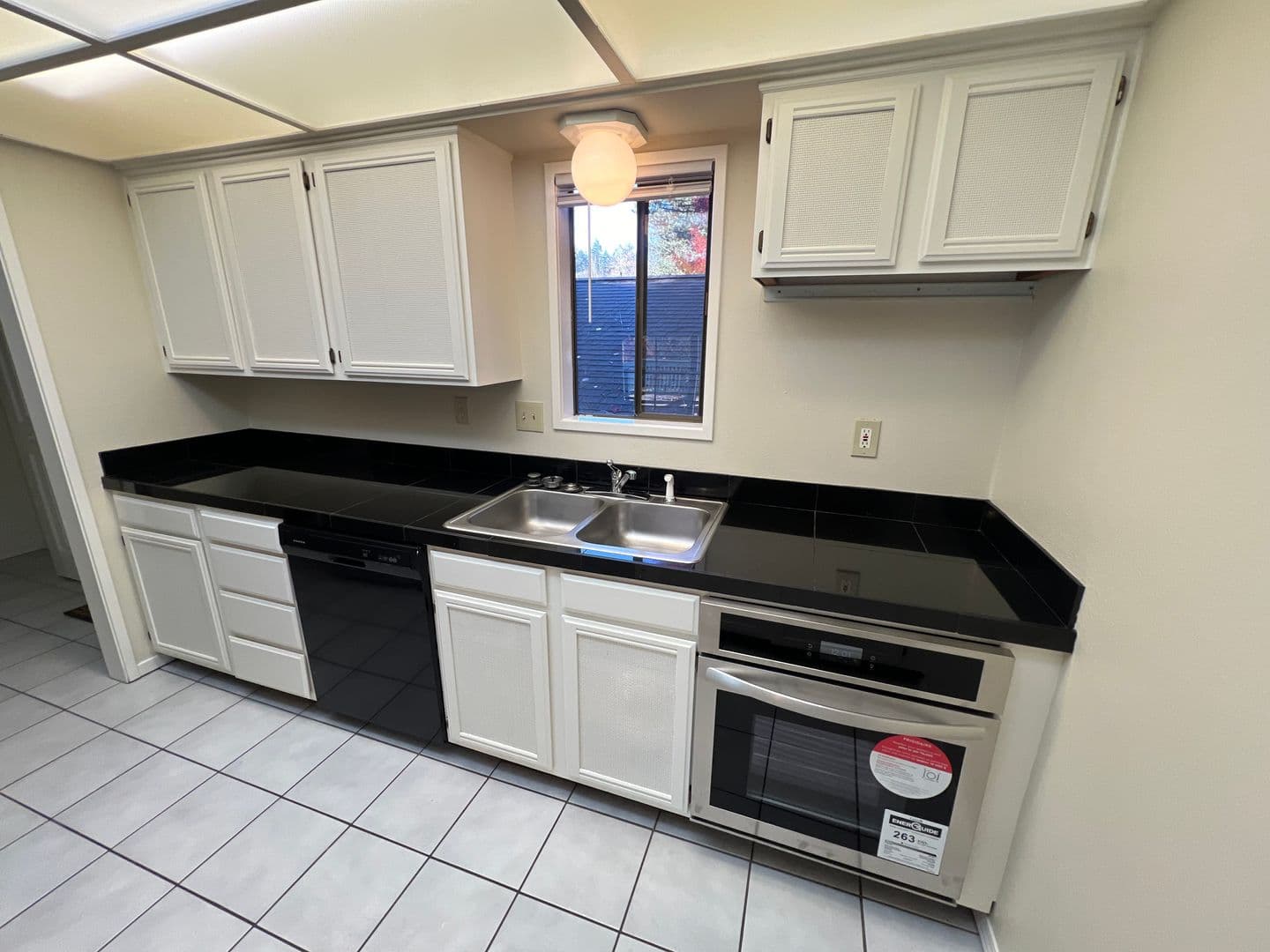 Salem House: 3566 Halifax Sq SE #13