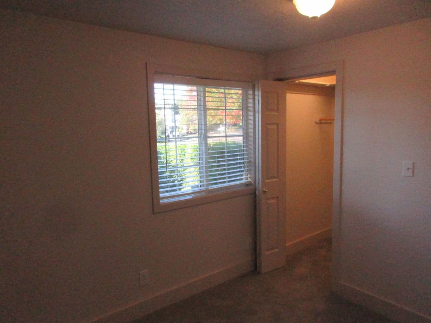 Salem House: 4745 Skyline Rd S