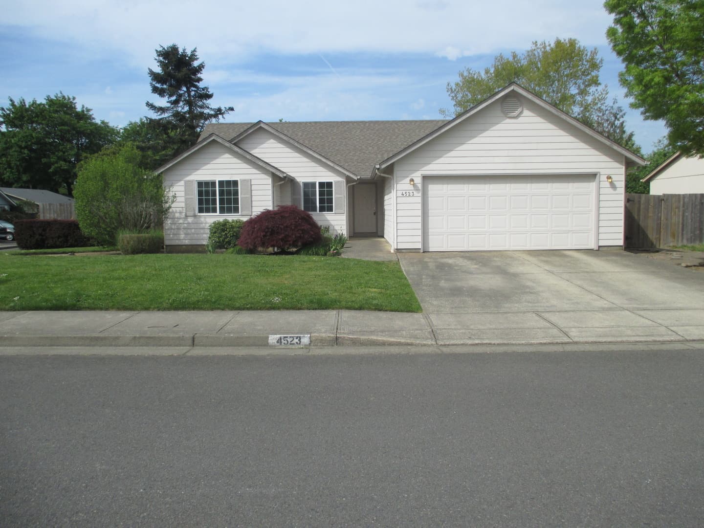 Salem House: 4523 Wildcherry Drive SE