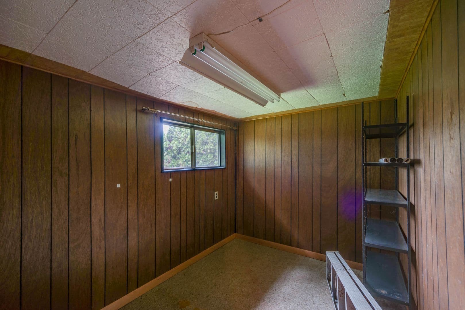 Salem House: 1040 Larkspur Lane NW