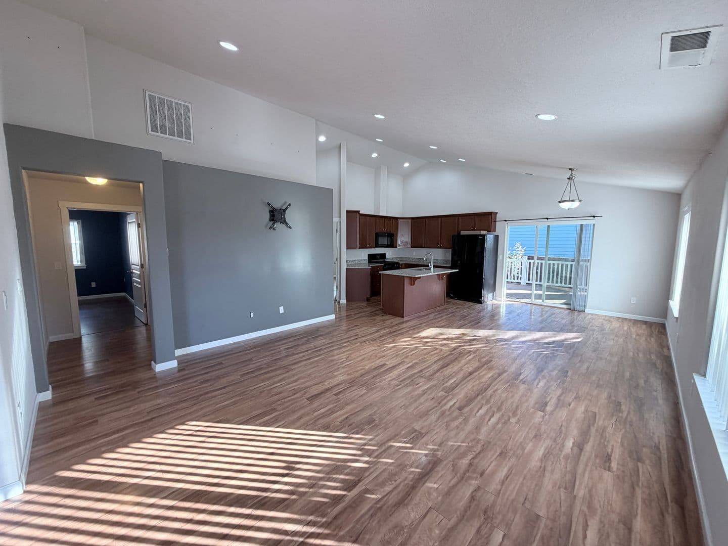 Dallas House: 456 SE Ray St