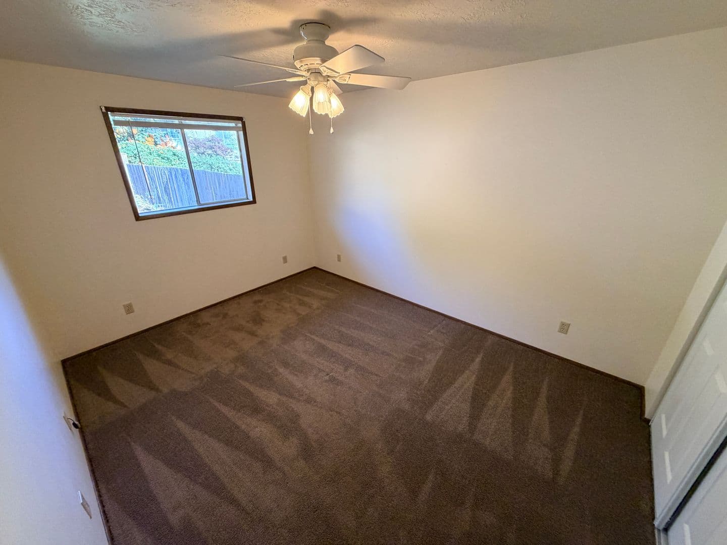 Salem Apartment: 1519-1525 6th St NW
