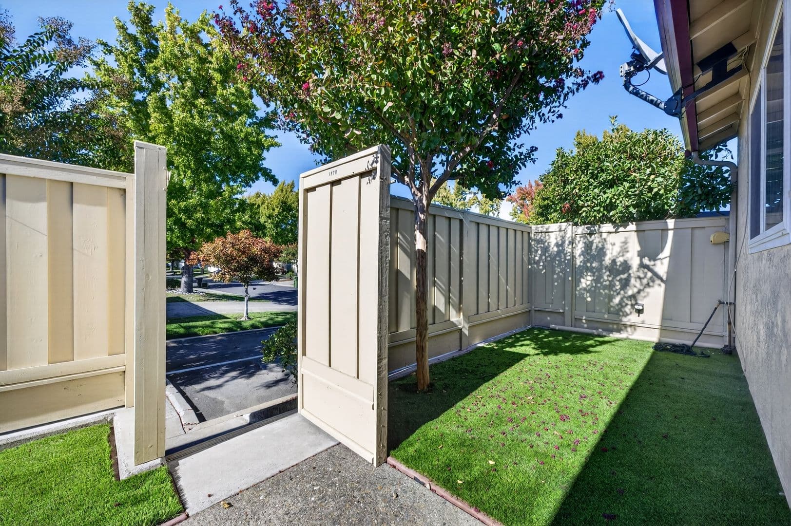 Walnut Creek Townhome: 1978 La Corso Court
