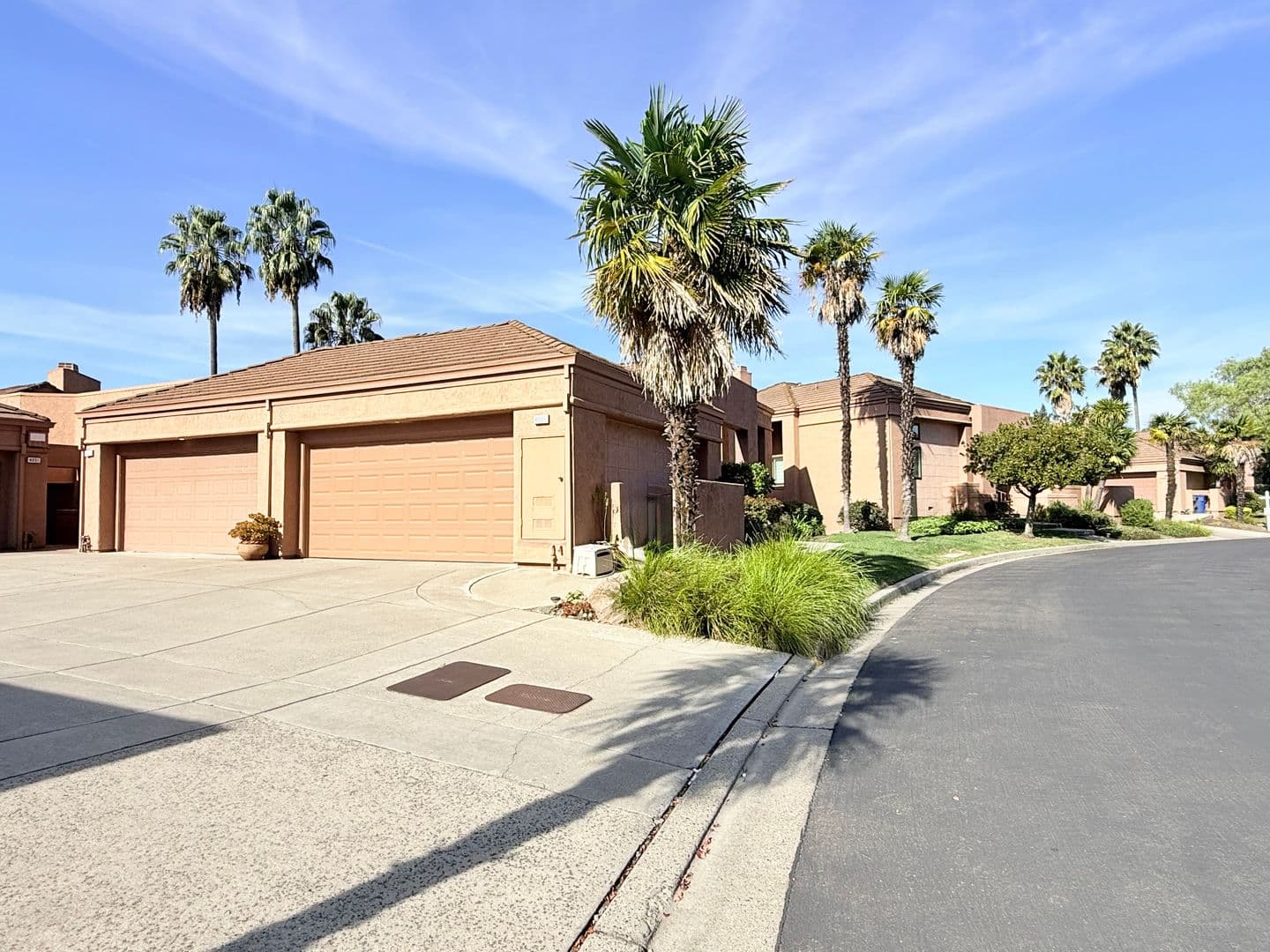San Ramon Townhome: 4053 W. Lakeshore Drive
