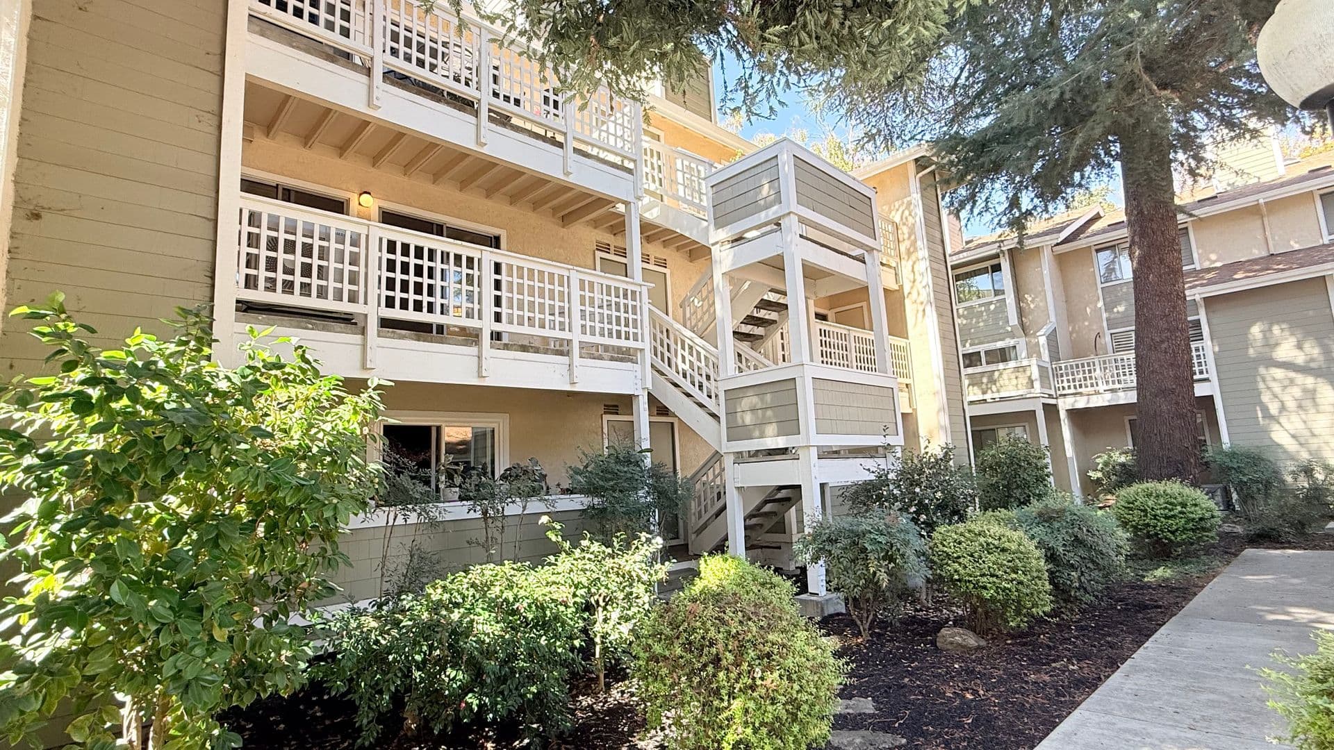 Walnut Creek House: 2597 Oak Road #B