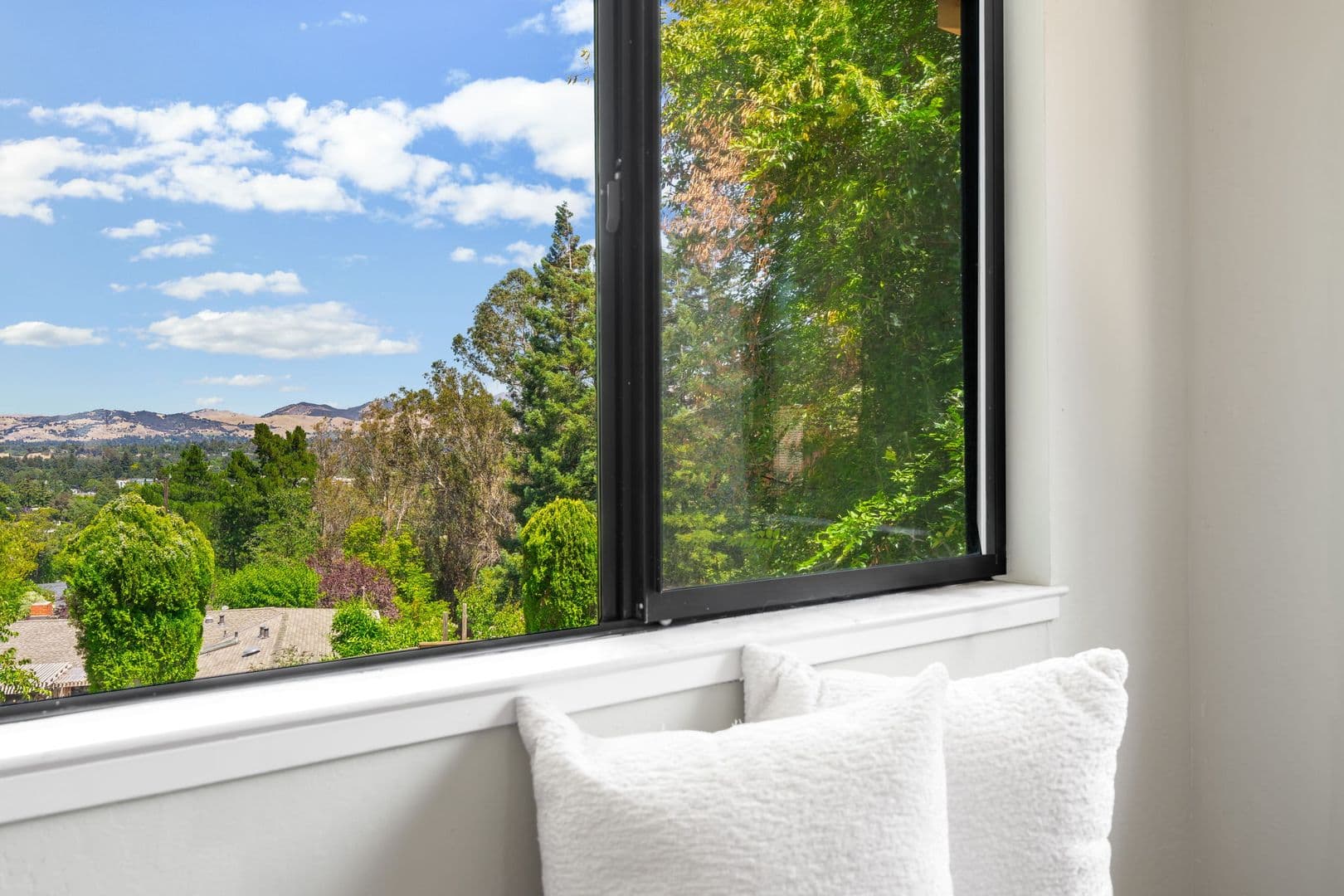 Walnut Creek House: 2542 Mockingbird Hill Road