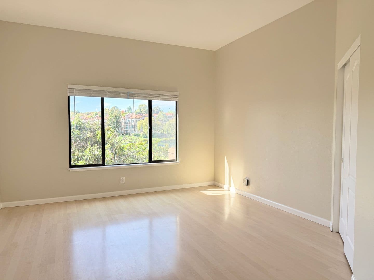 San Ramon Townhome: 4053 W. Lakeshore Drive