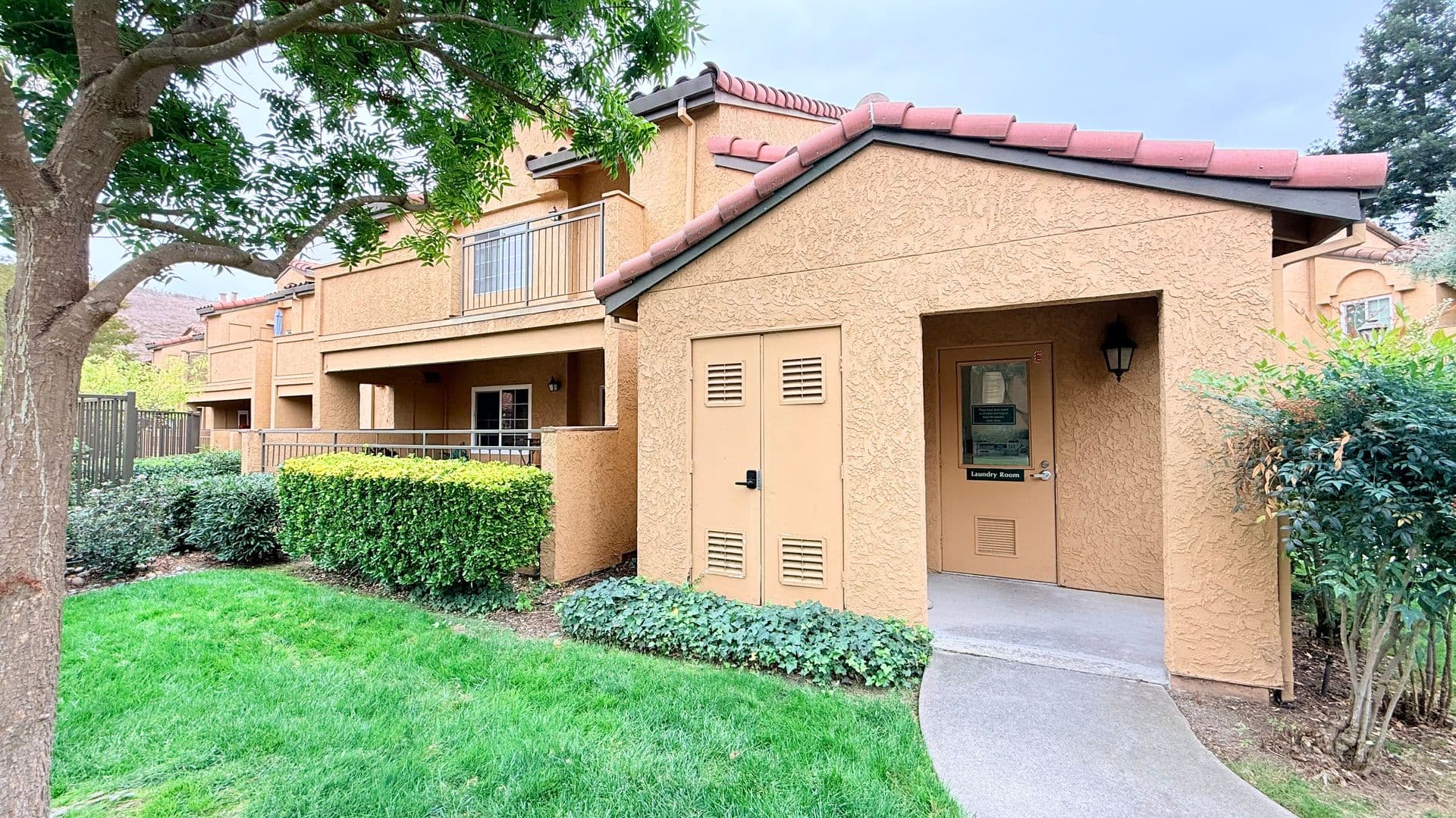 San Ramon Condo: 705 Watson Canyon Court #100