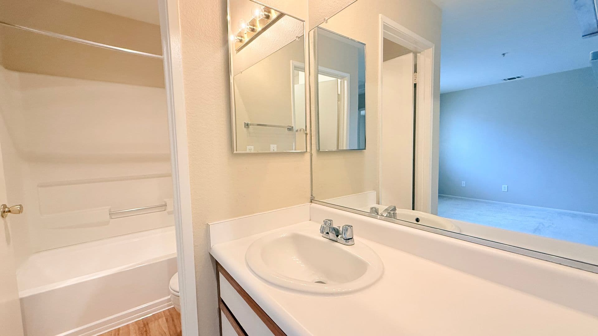 San Ramon Condo: 715 Watson Canyon Court, #206